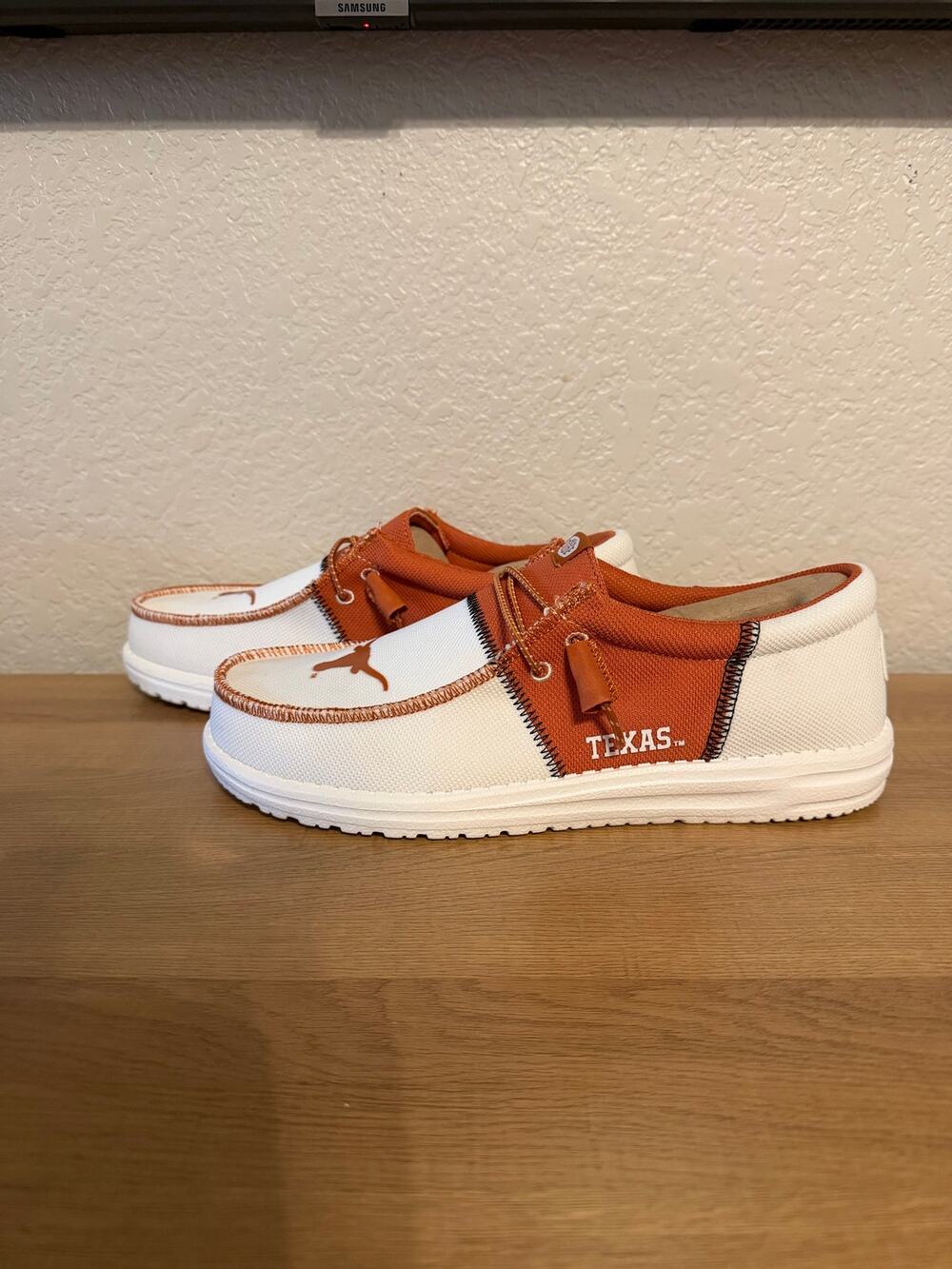 Hey Dude UT Austin Mens Wally New with Box Size 10